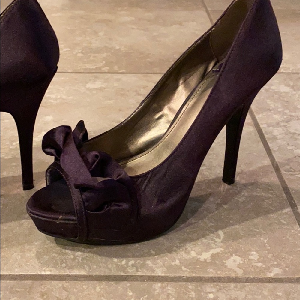 Shoes - Picture 2 of 6
